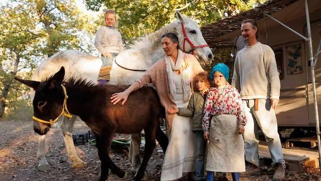 Catherine fugge a Bologna con i figli, marito abbandonato nella casa nel bosco a Palmoli