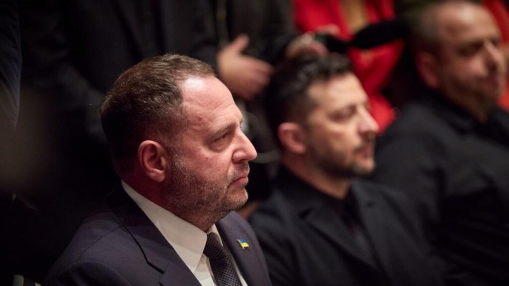 Chi è Andryi Yermak, braccio destro di Zelensky, e il suo controverso governo parallelo