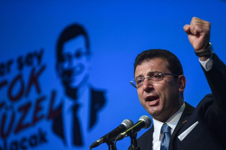 Chiesti 2.532 anni di carcere per Ekrem Imamoglu, sindaco di Istanbul accusato di leadership di un'organizzazione criminale