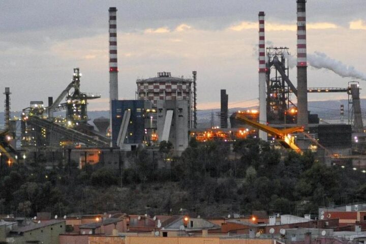 Crisi Ilva: sindacati chiedono intervento di Meloni per salvare acciaieria
