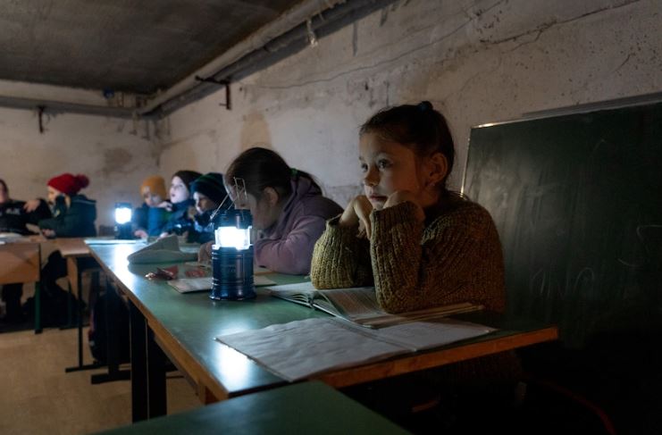 Diritto all’istruzione in Ucraina sotto attacco: 2.800 scuole danneggiate dalla guerra