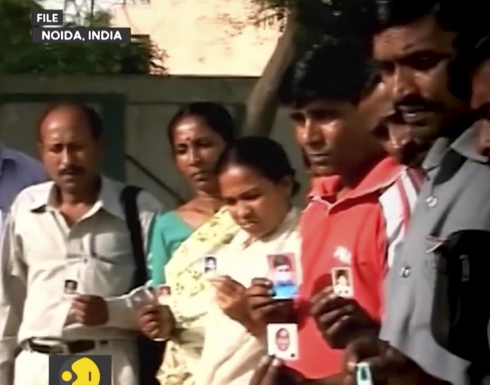 Dopo 19 anni, la Corte Suprema dell&#039;India assolve Surinder Koli e riapre il caso degli omicidi di Nithari