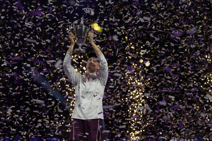 Elena Rybakina vince le WTA Finals di Riad battendo Aryna Sabalenka 6-3, 7-6