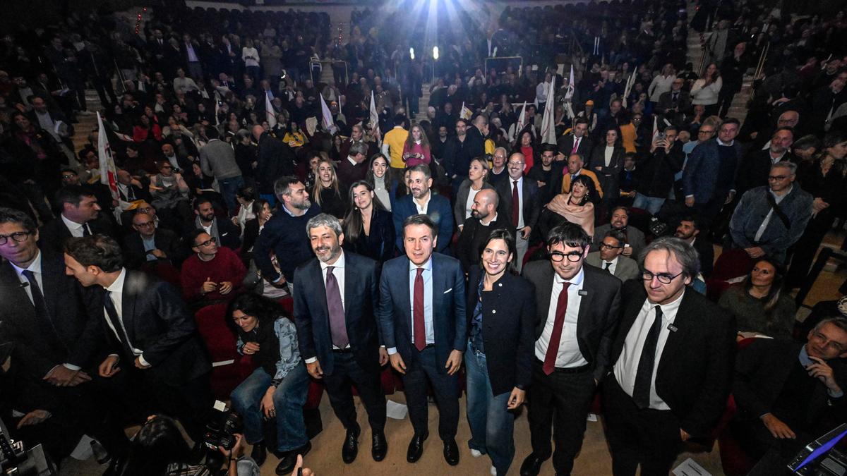 Elezioni in Campania: Fico in testa nei sondaggi, Schlein punta sulla vittoria per il 2027