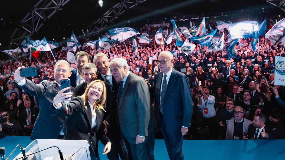 Elezioni in Campania: Meloni sostiene Cirielli per recuperare il gap con il campo largo