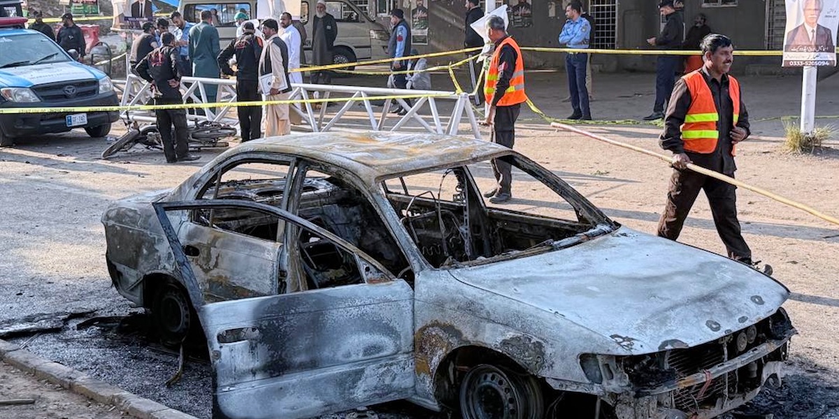 Esplosione a Islamabad: attentato uccide almeno 12 persone vicino all'Alta Corte