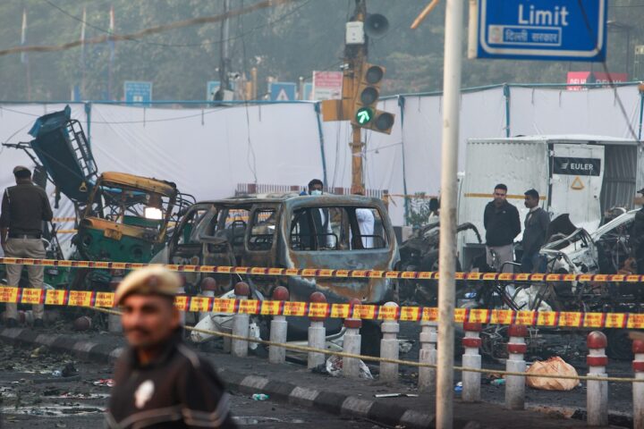 Esplosione a New Delhi: otto morti e oltre venti feriti in un possibile attacco terroristico