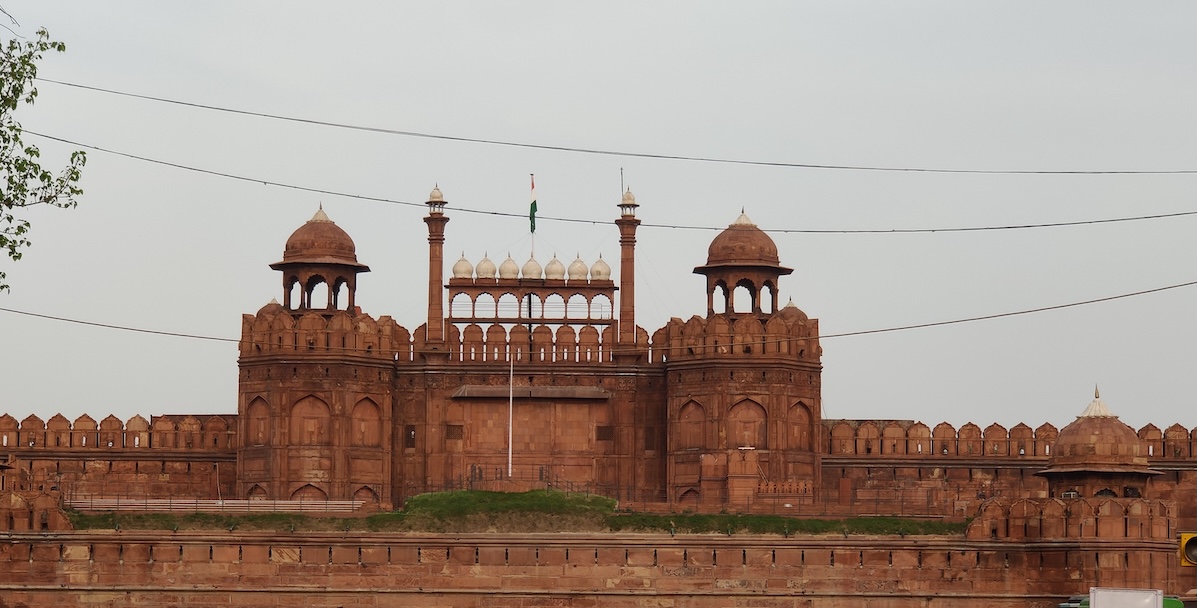 Esplosione nel centro di New Delhi: almeno 8 morti e 24 feriti vicino al Forte Rosso