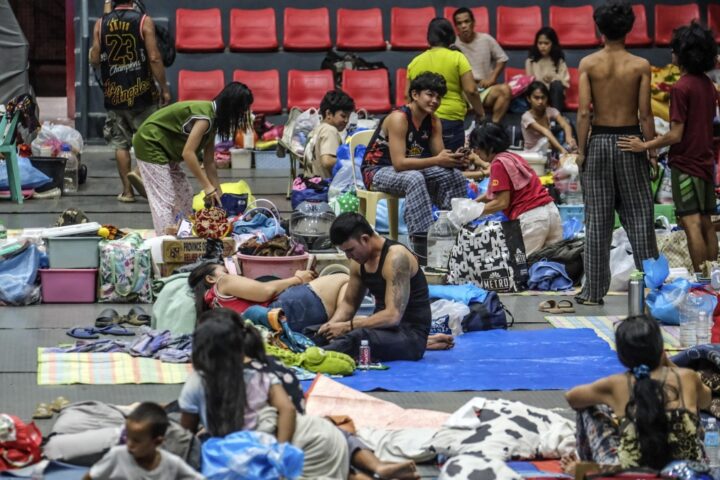 Filippine, oltre 100 mila evacuati per il super tifone Fung-Wong dopo il disastro di Kalmaegi