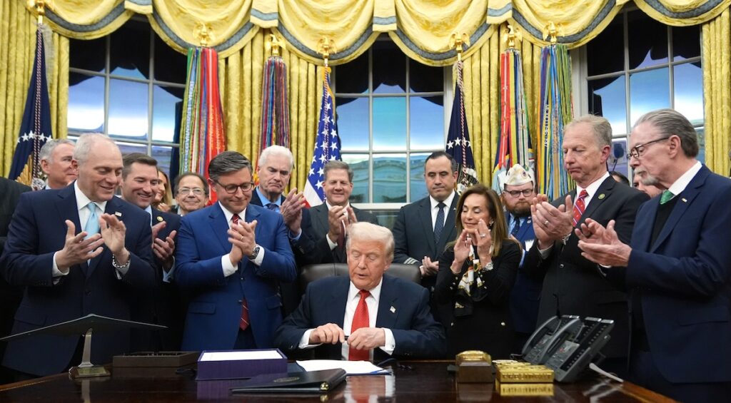 Finisce il più lungo shutdown negli Stati Uniti: approvato il finanziamento del governo