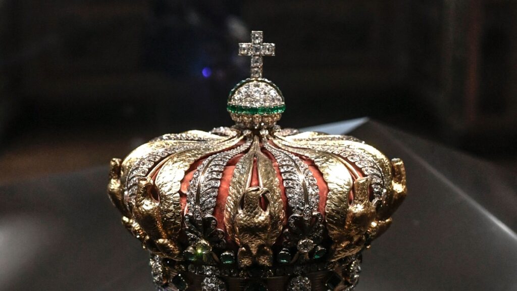 Furto al Louvre: dubbi su comunicazioni oscurate con i ladri e il collasso delle trattative