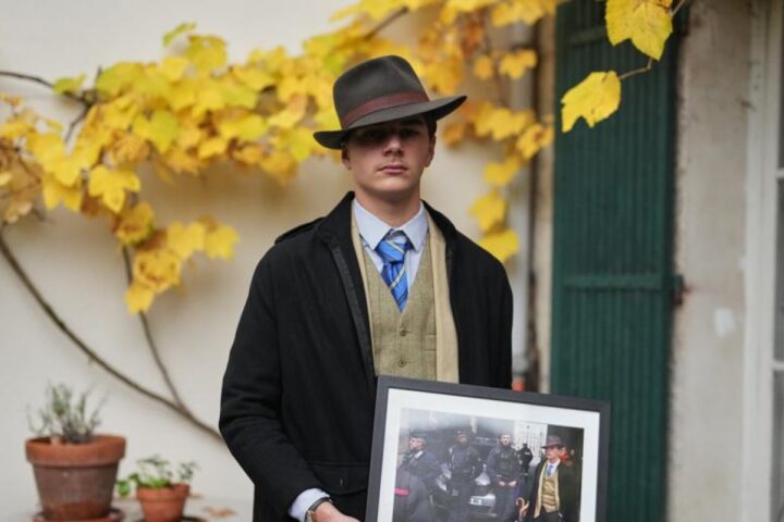 Furto al Louvre, identificato il misterioso "uomo con il cappello fedora": ha 15 anni