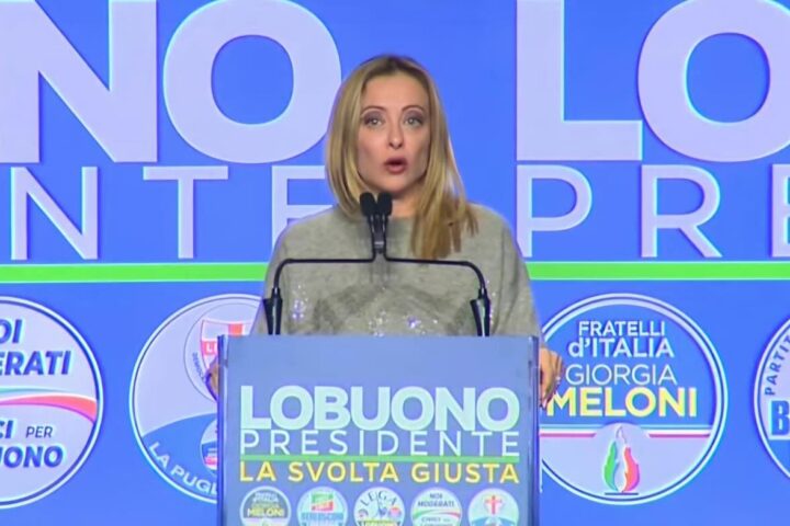 Giorgia Meloni a Bari: «La mia permanenza a Palazzo Chigi dipende solo dagli italiani»