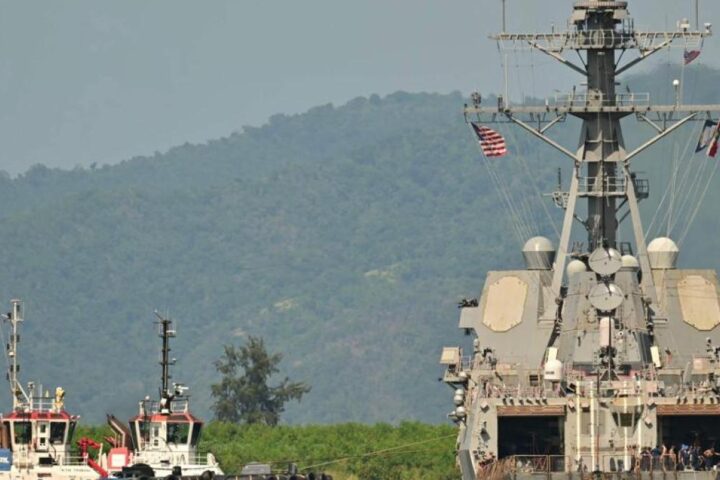 Gli Stati Uniti preparano attacco al Venezuela con la portaerei Gerald Ford e 75 aerei