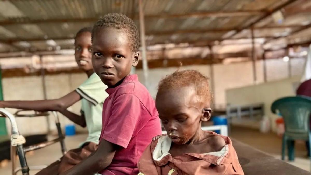 I bambini in pericolo del Darfur: la storia di Huatin e la sua famiglia senza madre