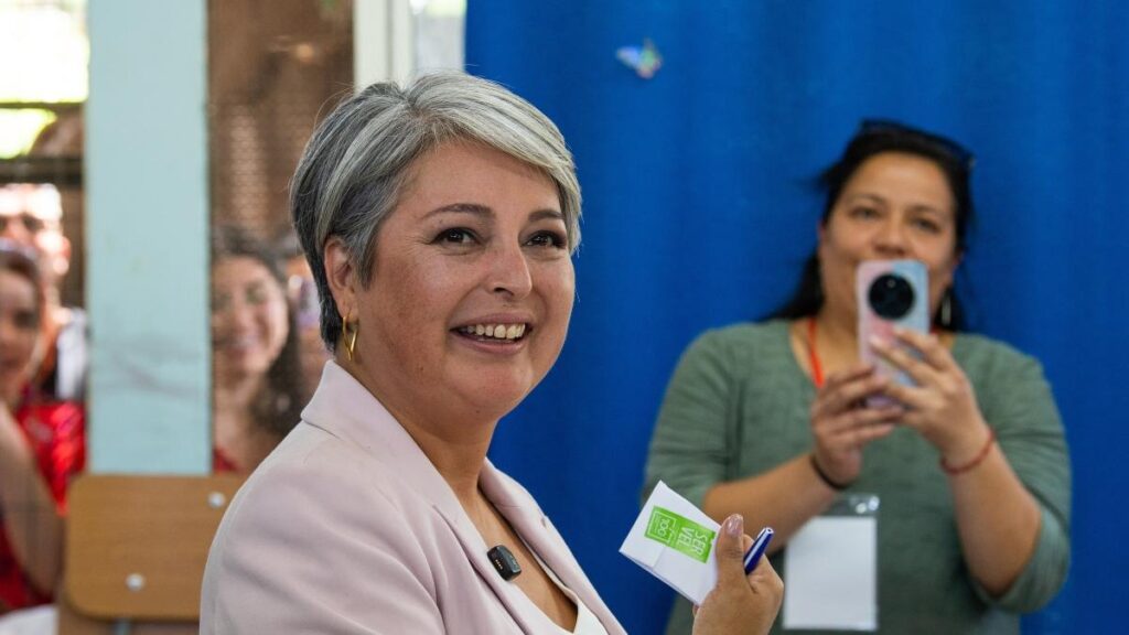 Il Cile si avvia verso il ballottaggio: Jeannette Jara in testa, la destra cerca unità