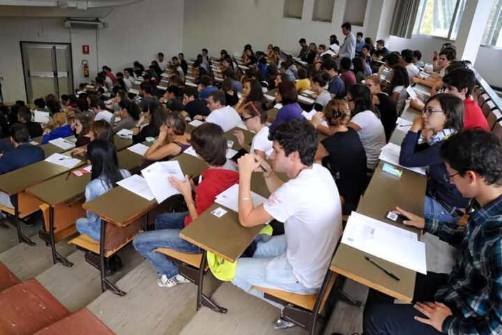 Il governo frena sulle presunte irregolarità: solo due prove diffuse su 160mila test di medicina