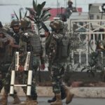 Il Pakistan bombarda il confine afghano, uccidendo almeno dieci persone