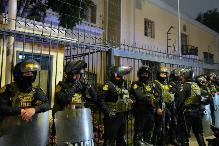 Il Perù interrompe le relazioni diplomatiche con il Messico per l'asilo di Betssy Chávez