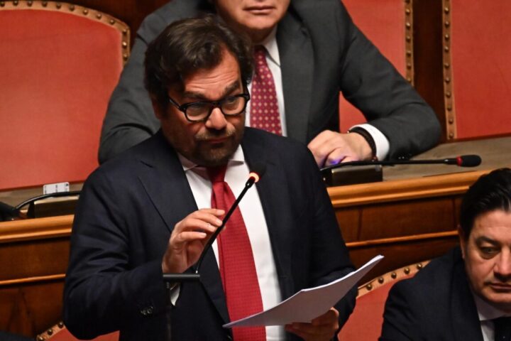 Il senatore Gelmetti ritira l'emendamento sugli scioperi dopo le polemiche con sindacati e Meloni