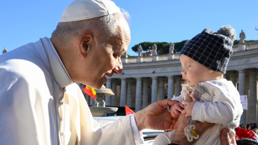 Il Vaticano: “L’amore coniugale non è possesso” e la sessualità va oltre la procreazione