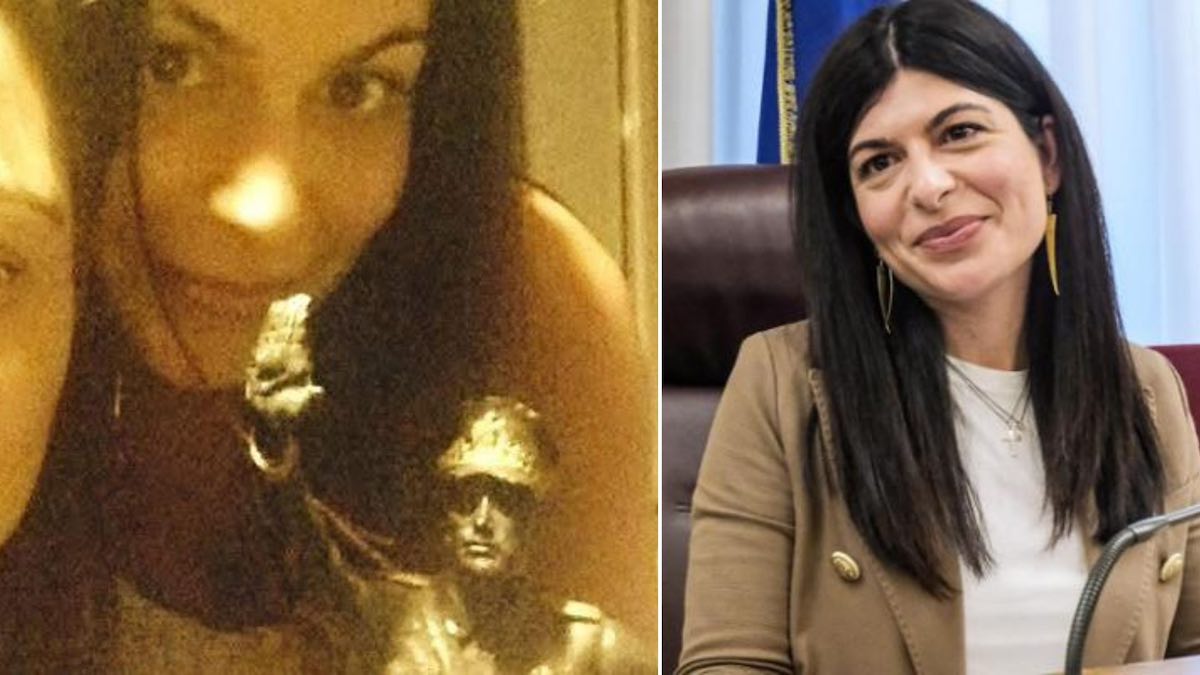 Imbarazzo per Chiara Colosimo dopo foto con Mussolini, ammette: «Ho fatto una stronzata»