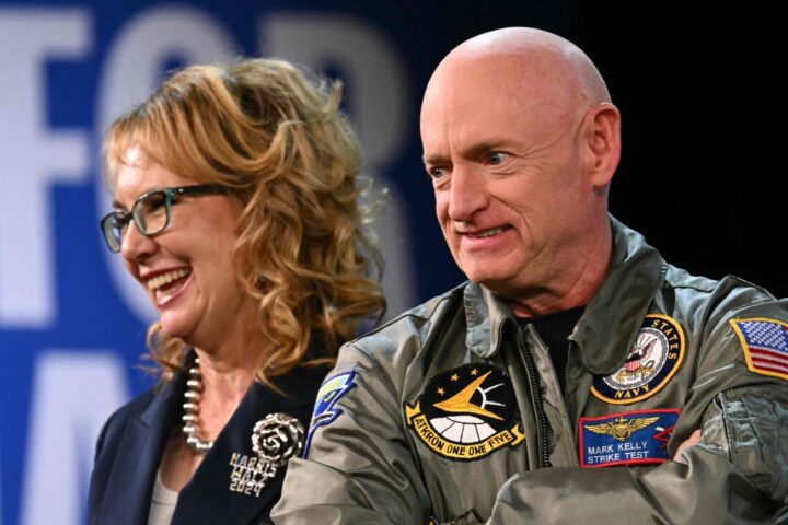 Inchiesta del Pentagono su Kelly: senatore invita i militari a rifiutare ordini illegali