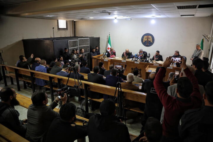 Inizia ad Aleppo il primo processo pubblico sui massacri degli alawiti in Siria