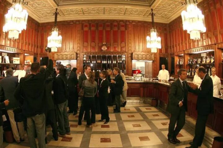 Inizia l'installazione del banco frigo per gelato artigianale a Montecitorio, regole per i deputati