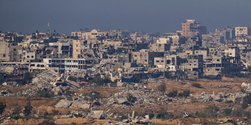 Israele bombarda Gaza, 25 palestinesi uccisi in riposta a violazioni del cessate il fuoco