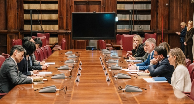 Italia e Giappone: incontro tra il ministro Giuli e l'ambasciatore Haneda per potenziare le relazioni culturali