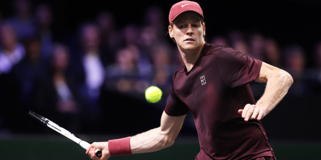 Jannik Sinner accede alla finale del Masters 1000 di Parigi dopo aver sconfitto Alexander Zverev