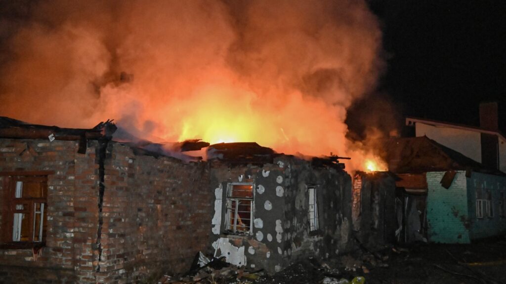 Kiev, potenti esplosioni dopo allerta missilistica e attacco russo in corso