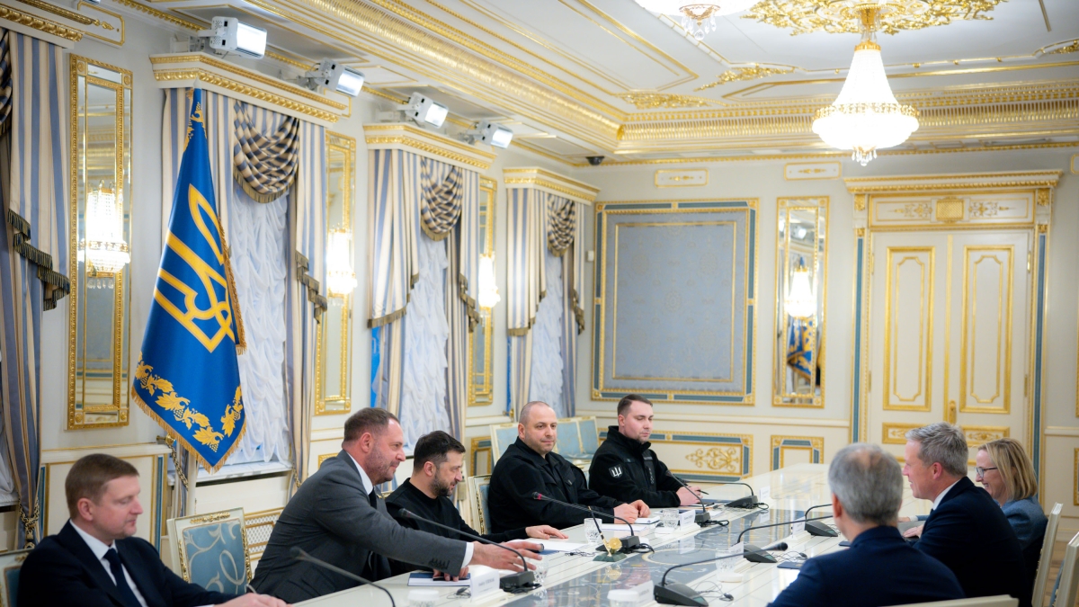 Kiev respinge il piano di pace Usa, Zelensky annuncia colloquio con Trump