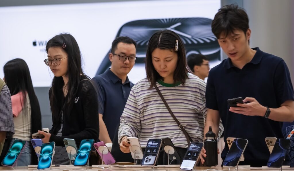 La Cina costringe Apple a rimuovere due app di incontri gay dall'App Store