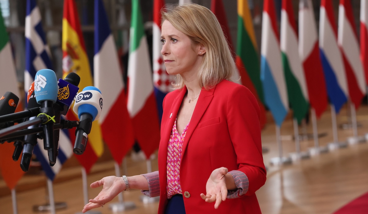 La Commissione Europea inasprisce le regole sui visti per i cittadini russi a causa dei sabotaggi attribuiti alla Russia