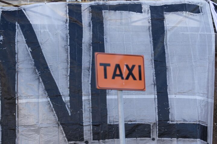 La Corte costituzionale annulla le limitazioni per i servizi di noleggio auto con conducente