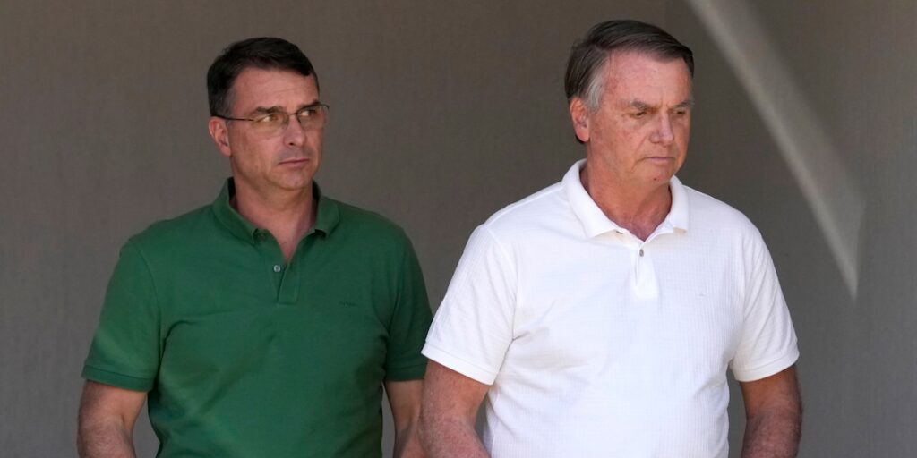 La Corte Suprema brasiliana ordina a Bolsonaro di iniziare a scontare la sua condanna di 27 anni