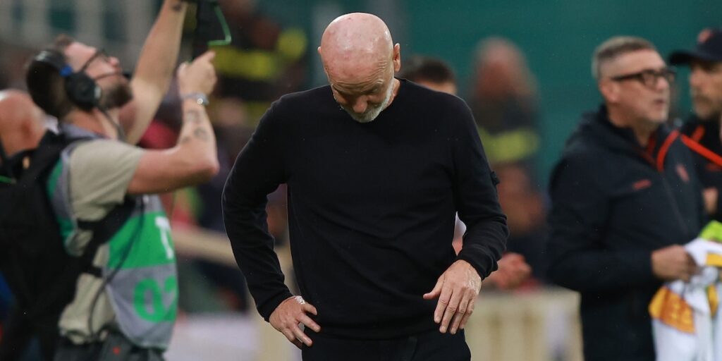 La Fiorentina esonera l'allenatore Stefano Pioli dopo un inizio di campionato deludente