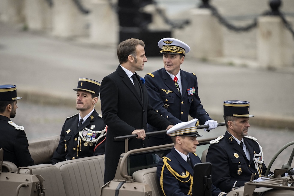 La Francia annuncia la reintroduzione del servizio militare volontario per rinforzare l'esercito