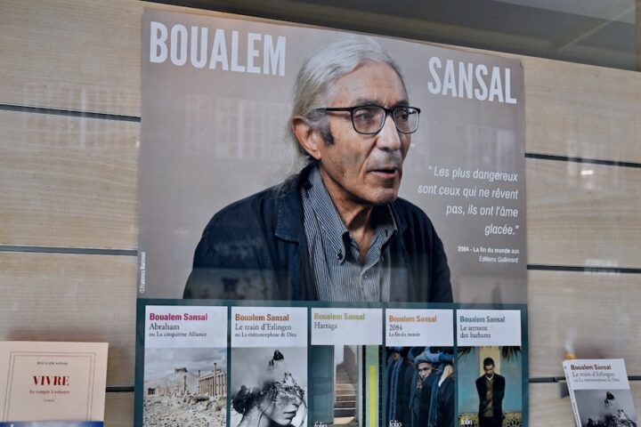 L'Algeria grazia lo scrittore franco-algerino Boualem Sansal, in carcere per cinque anni