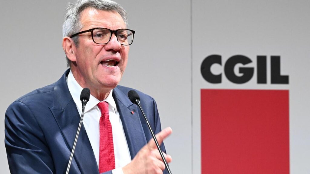 Landini accusa Giorgetti: “I massacrati sono gli italiani”, sindacati divisi in piazza a Roma