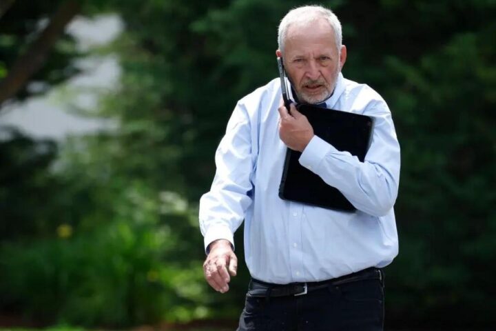 Larry Summers annuncia il ritiro dagli impegni pubblici dopo i legami con Jeffrey Epstein