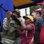 L’aumento delle forze militari americane al largo del Venezuela: una risposta alla crisi politica e sociale