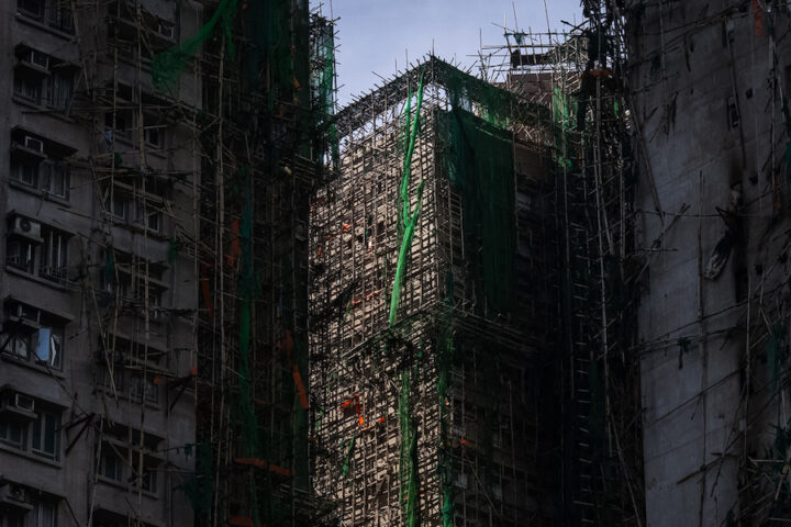L'incendio a Hong Kong è stato spento: il bilancio dei morti sale a 128