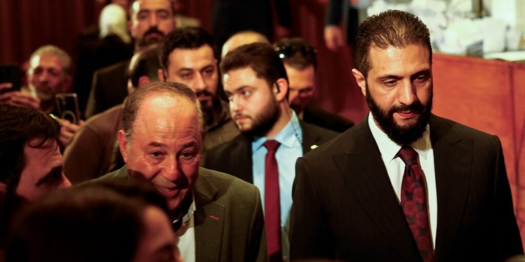 L'incontro tra Trump e al Sharaa alla Casa Bianca segna una storica normalizzazione diplomatica