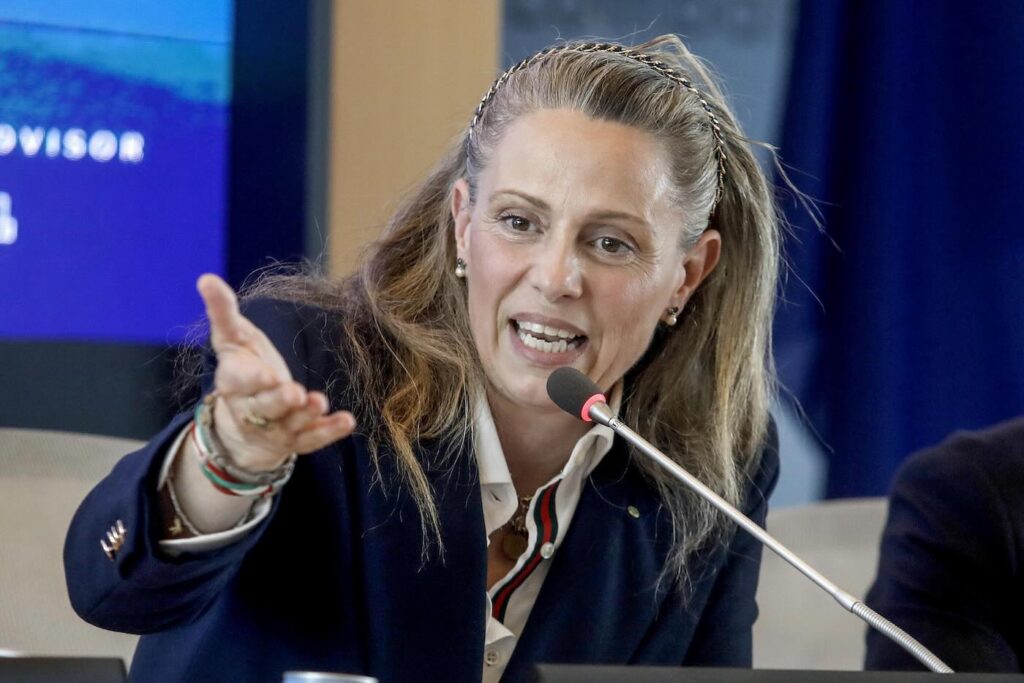 Lombardia, approvata mozione di sfiducia contro Federica Picchi per teorie no vax sui social