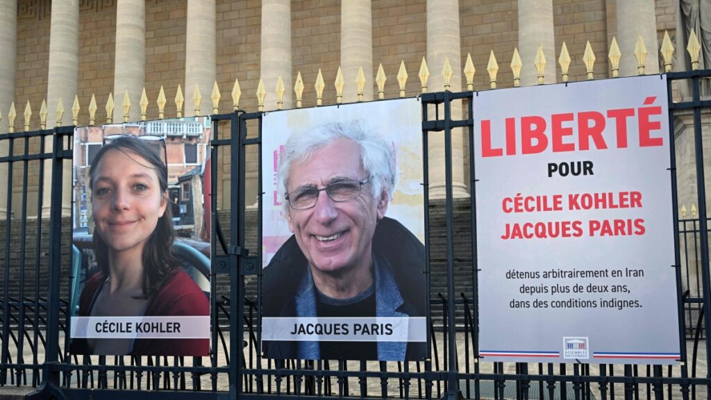 Macron annuncia la liberazione di Cécile Kohler e Jacques Paris, detenuti in Iran dal 2022