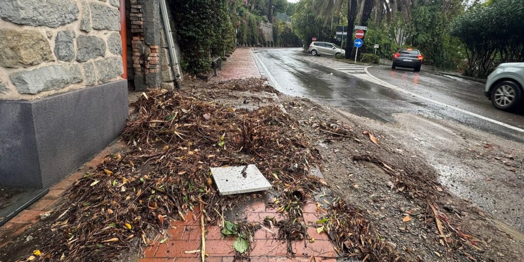 Maltempo in Liguria provoca frane, allagamenti e danni a Genova