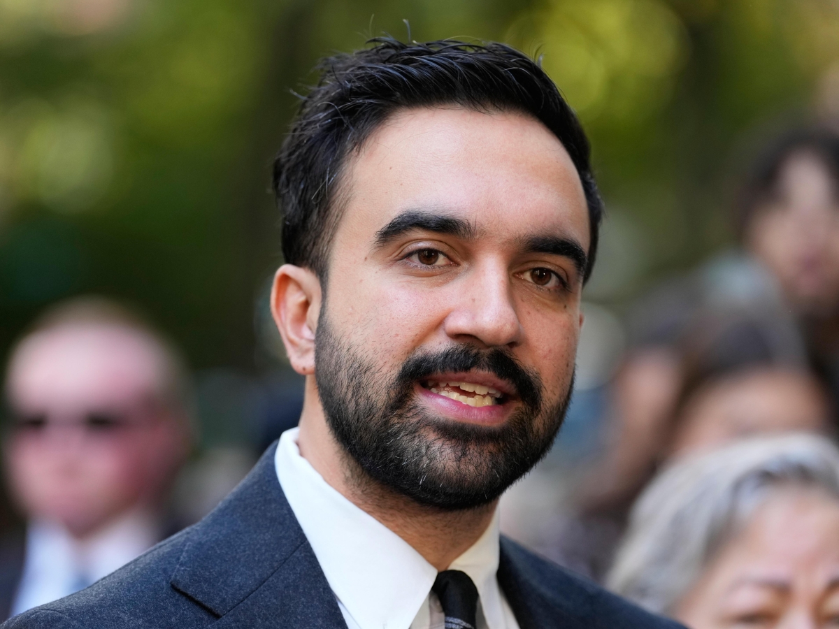 Mamdani si prepara per New York con proposte audaci e il supporto di Obama, ma i repubblicani avvertono sui rischi della sua elezione